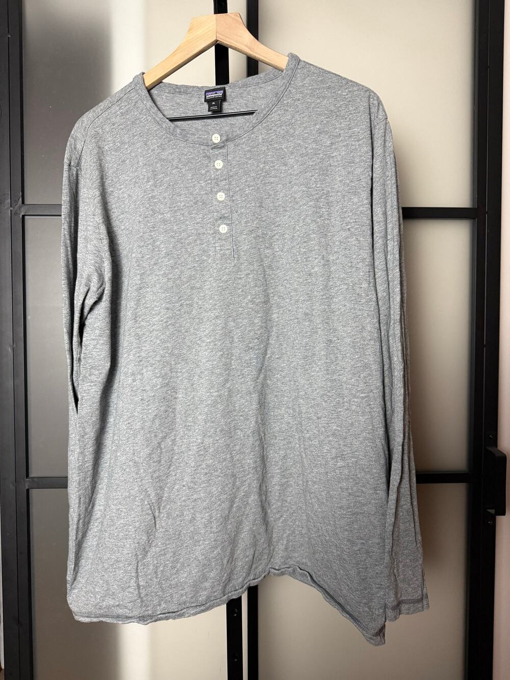 Patagonia Men's Long-Sleeved Daily Henley in Grey Size XL